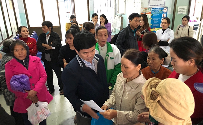 Thành[-]phố[-]không[-]bệnh[-]viện,[-]người[-]dân[-]Quảng[-]Ngãi[-]phản[-]ứng